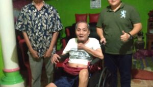 Yayasan Peduli Belitung Sehat Salurkan Bantuan Kursi Roda