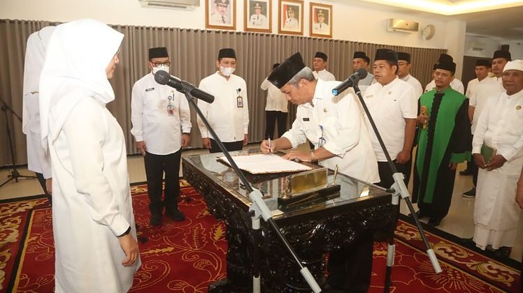 Bupati Banyuwangi Mutasi Puluhan Pejabat Administrator dan Pengawas, Ini Daftarnya