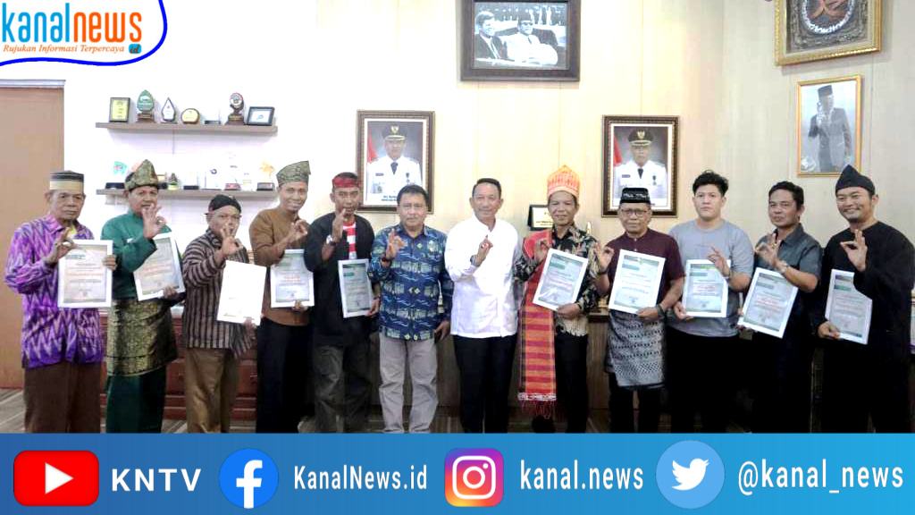 Apresiasi Festival ke-Bhinnekaan, Bupati Beltim Berikan Penghargaan Pada 12 Paguyuban
