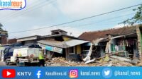 Viral.! Truk Tangki BBM di Jember Hantam Dua Toko Hingga Hancur Berantakan