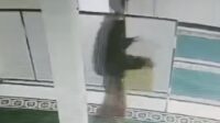 Terekam CCTV, Kotak Amal Masjid di Jember Kembali Dicuri Orang Tak Dikenal