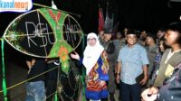 Promosikan Wisata, Pemkab Sumenep Gelar Festival Layangan LED di Pantai Lombang