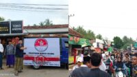 Crew Tak Roniro Bagikan Ratusan Takjil di Perempatan Pasar Legung Sumenep