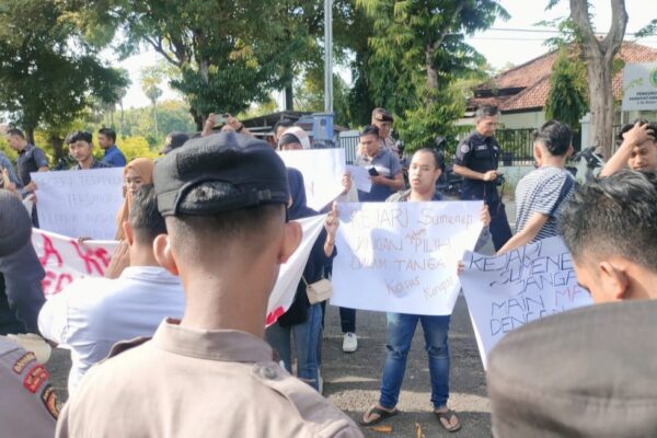 Dear Jatim Gruduk Kejari Sumenep Tuntut Korupsi BSI Diusut Tuntas