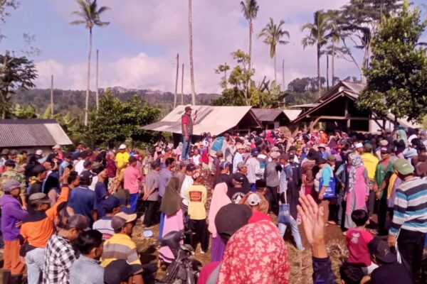 Ratusan Warga Pakel Banyuwangi Kompak Tolak Tali Asih Dari PT Bumisari, Ada Apa?