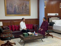 Jokowi Beri Semangat Prabowo Usai Operasi Besar Cedera Kaki