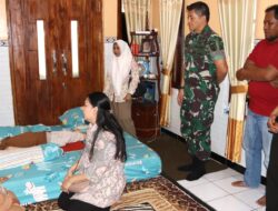 Dandim Pamekasan Beri Dukungan Moril Prajurit yang Keluarganya Sakit