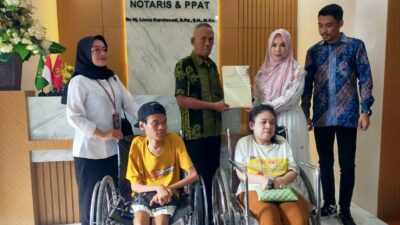 Notaris Dr. Hj. Linna Kurniawati Berikan Layanan Sertifikat Tanah Gratis Bagi Disabilitas di Banyuwangi