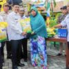 Bagi-Bagi Beras