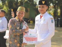Peringati Hari Sumpah Pemuda, Pj Bupati Pamekasan Beri Penghargaan Pemuda Berprestasi