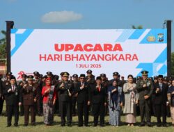 Kapolres Pamekasan Pimpin Upacara Hari Bhayangkara ke 79, Sampaikan Pesan Kapolda Jatim