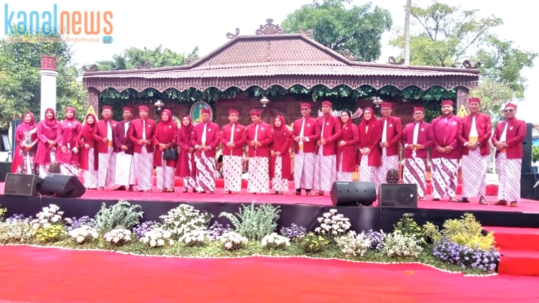 Pakaian Adat Suropati