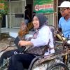Dorong Hemat Energi, Direktur RSUD Sumenep Berangkat Kerja Naik Becak