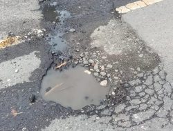 Proyek Jalan APBN Rusak Parah, Masyarakat Pertanyakan Anggaran Pemiliharaan Puluhan Miliar Pada PT Akas