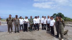 Pemda Tinjau Langsung Crossway Wae Musur yang Putus Akibat Banjir