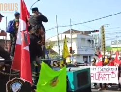 Indonesia Dinilai Carut Marut, Aliansi Mahasiswa Ngawi Turun Jalan Kepung DPRD