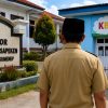 Heboh! Oknum Sekdes di Sapeken Diduga Rangkap Jabatan Jadi Kepala Sekolah