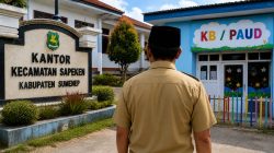 Oknum Sekdes Doble Job