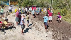 Jalan Provinsi Benteng Jawa Dampek Rusak Parah, Warga Matim Turun Sendiri, “Pemerintah Ke Mana?”
