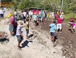 Jalan Provinsi Benteng Jawa Dampek Rusak Parah, Warga Matim Turun Sendiri, “Pemerintah Ke Mana?”