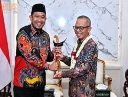 Bupati Sumenep Wajibkan OPD Hadiahkan Keris Sebagai Suvenir Bagi Tamu Resmi Luar Daerah