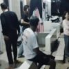 Lagi Asyik Indehoi! Pasangan Selingkuh Digerebek Istri Sah di Kamar Kos Sumenep