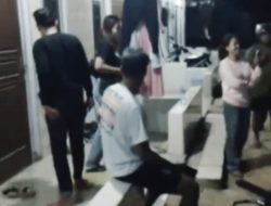 Lagi Asyik Indehoi! Pasangan Selingkuh Digerebek Istri Sah di Kamar Kos Sumenep