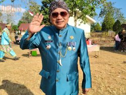 Berbusana Adat Jogja, Camat Ganding Pimpin Upacara HUT Kemerdekaan RI ke-81